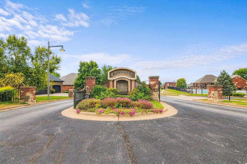1215 W Sage Court, Springfield, MO 65810 DSC_2892