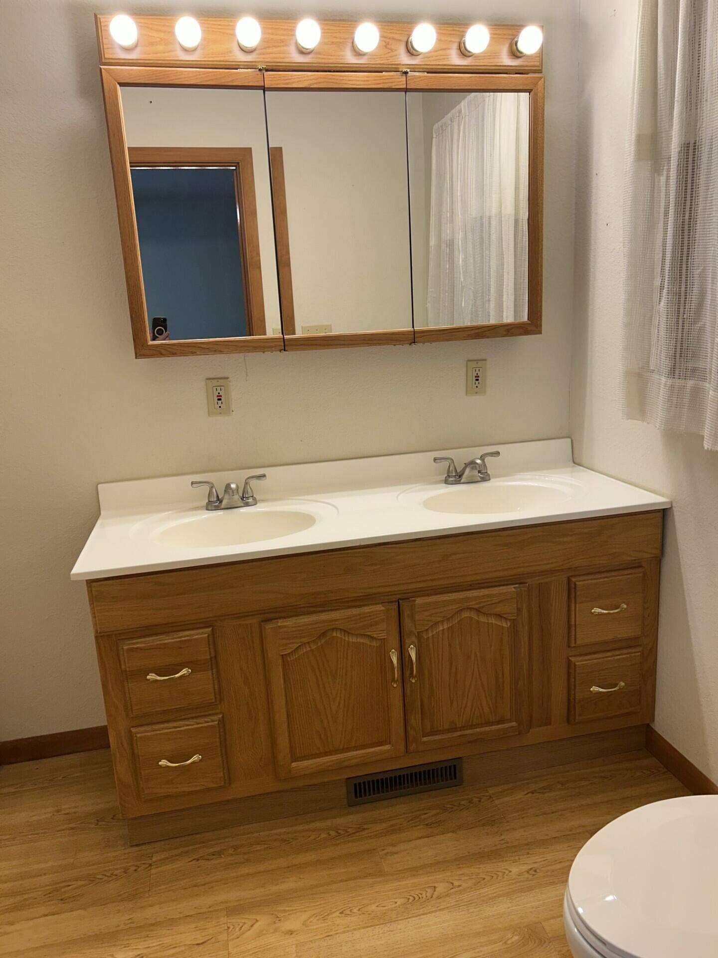 8898 Westview Road, Neosho, MO 64850 3e5a5ce9-f3e5-4a1a-8720-0866af5e5439