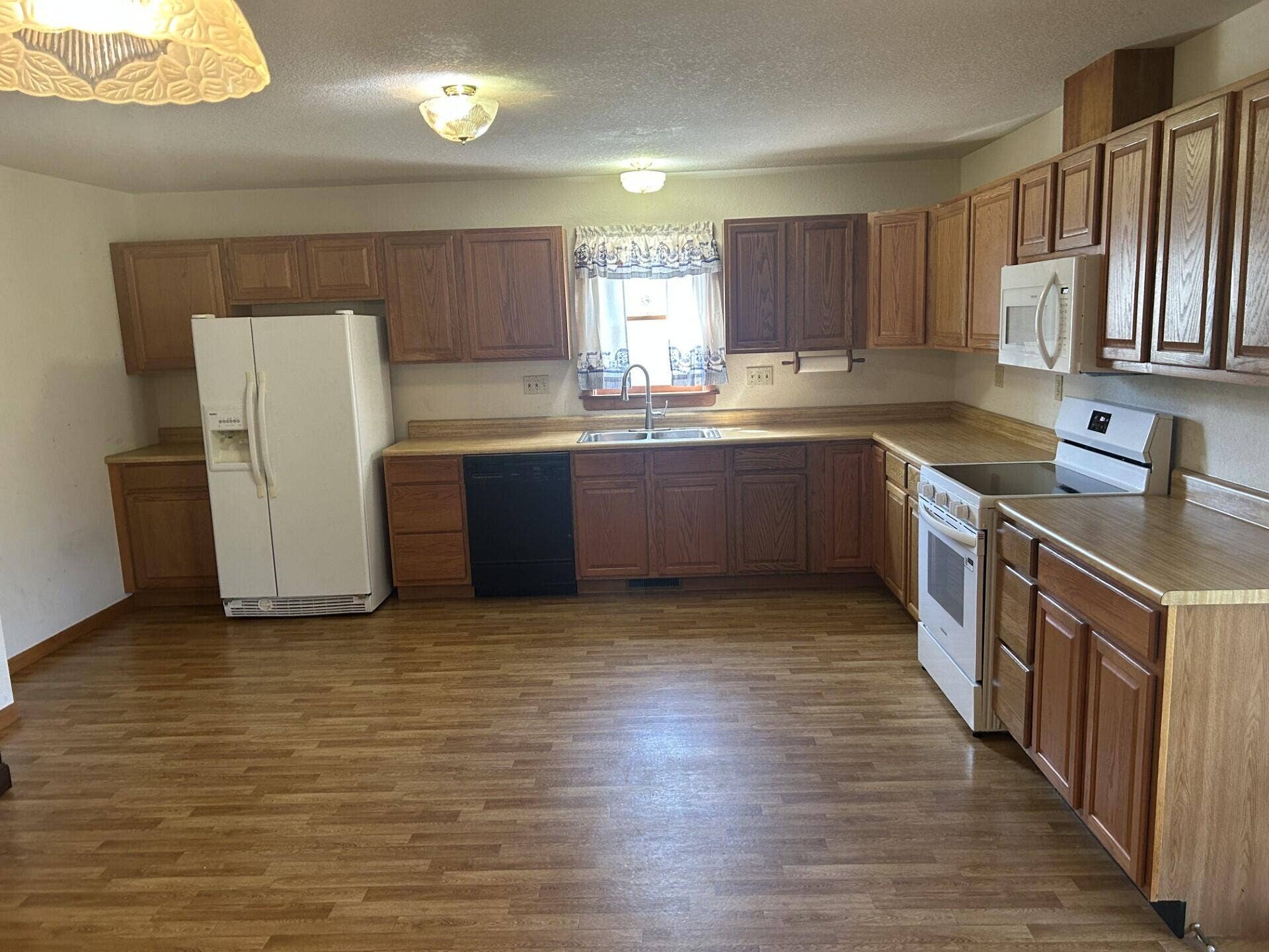 8898 Westview Road, Neosho, MO 64850 70578ff8-bfe5-43ea-ad91-db9c2bdb1ce9