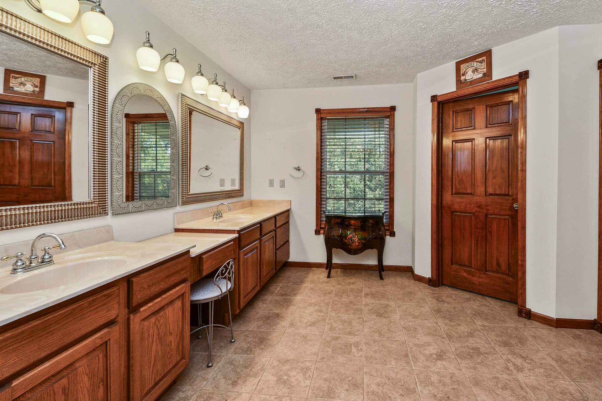 89 PBR2 Bathroom