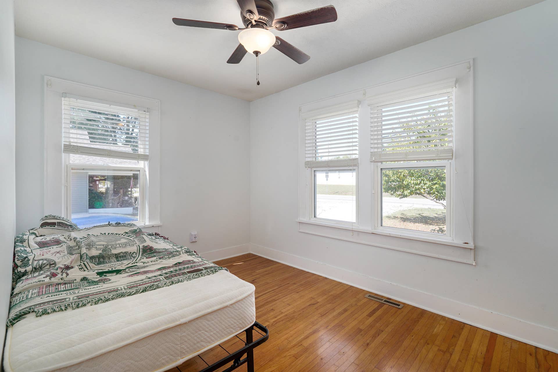 812 E Locust Street, Bolivar, MO 65613 812 E Locust St-10