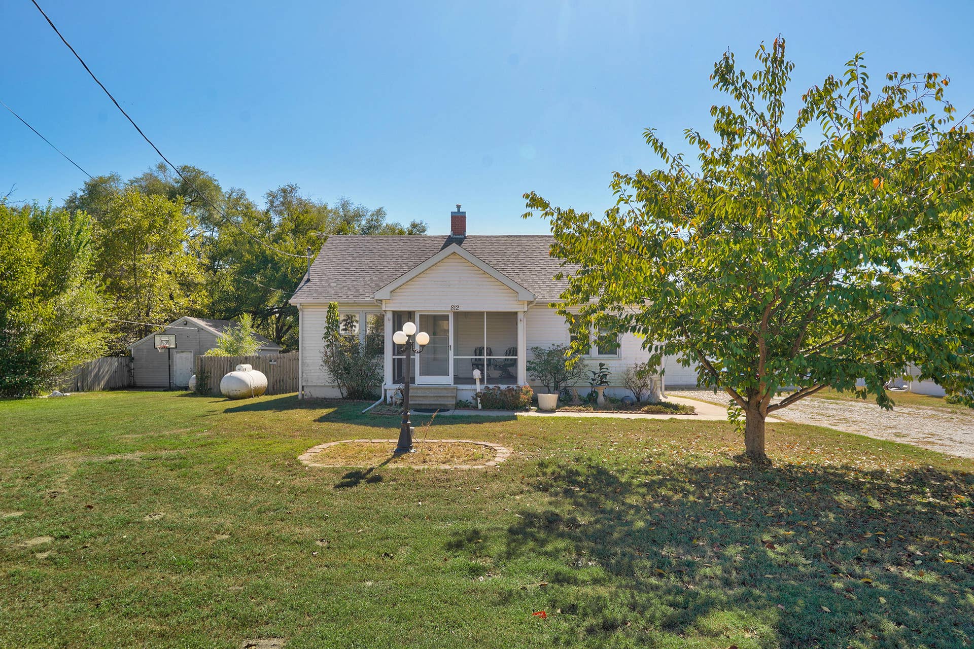 812 E Locust Street, Bolivar, MO 65613 812 E Locust St-3