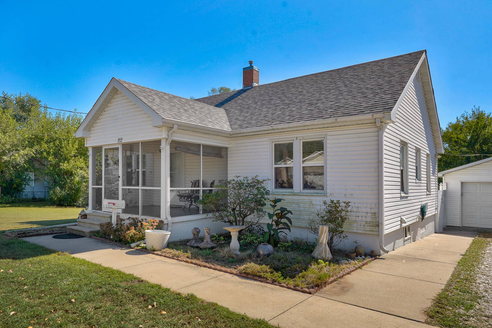 812 E Locust Street, Bolivar, MO 65613 812 E Locust St-5