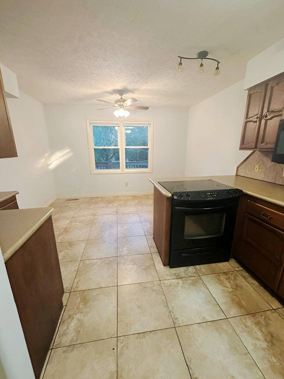 623 E Woodland Street, Republic, MO 65738 image011