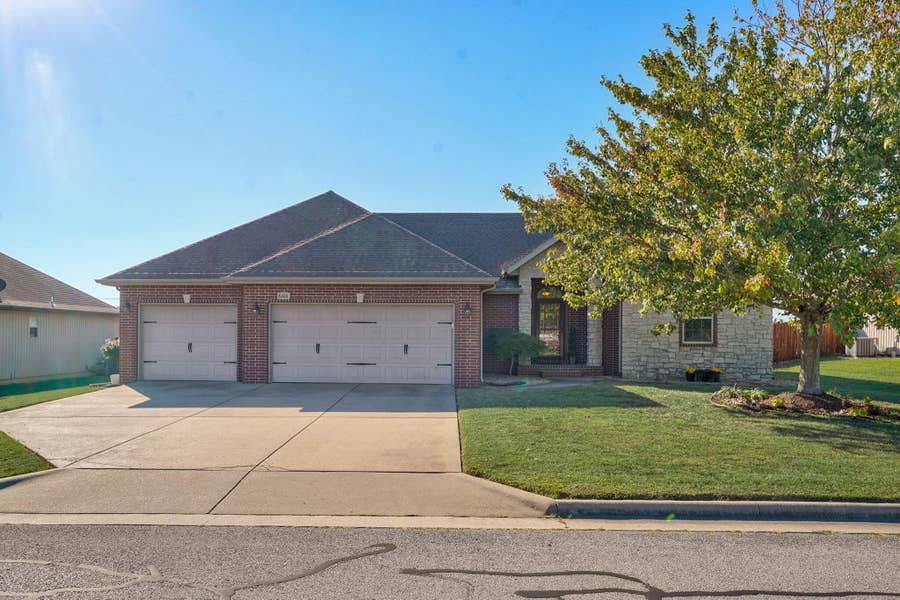 Property photo for 6101 N 19th Avenue, Ozark, MO