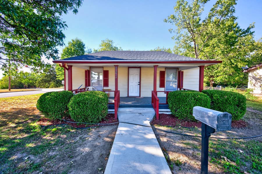 Property photo for 885 W 4th Street, Lebanon, MO