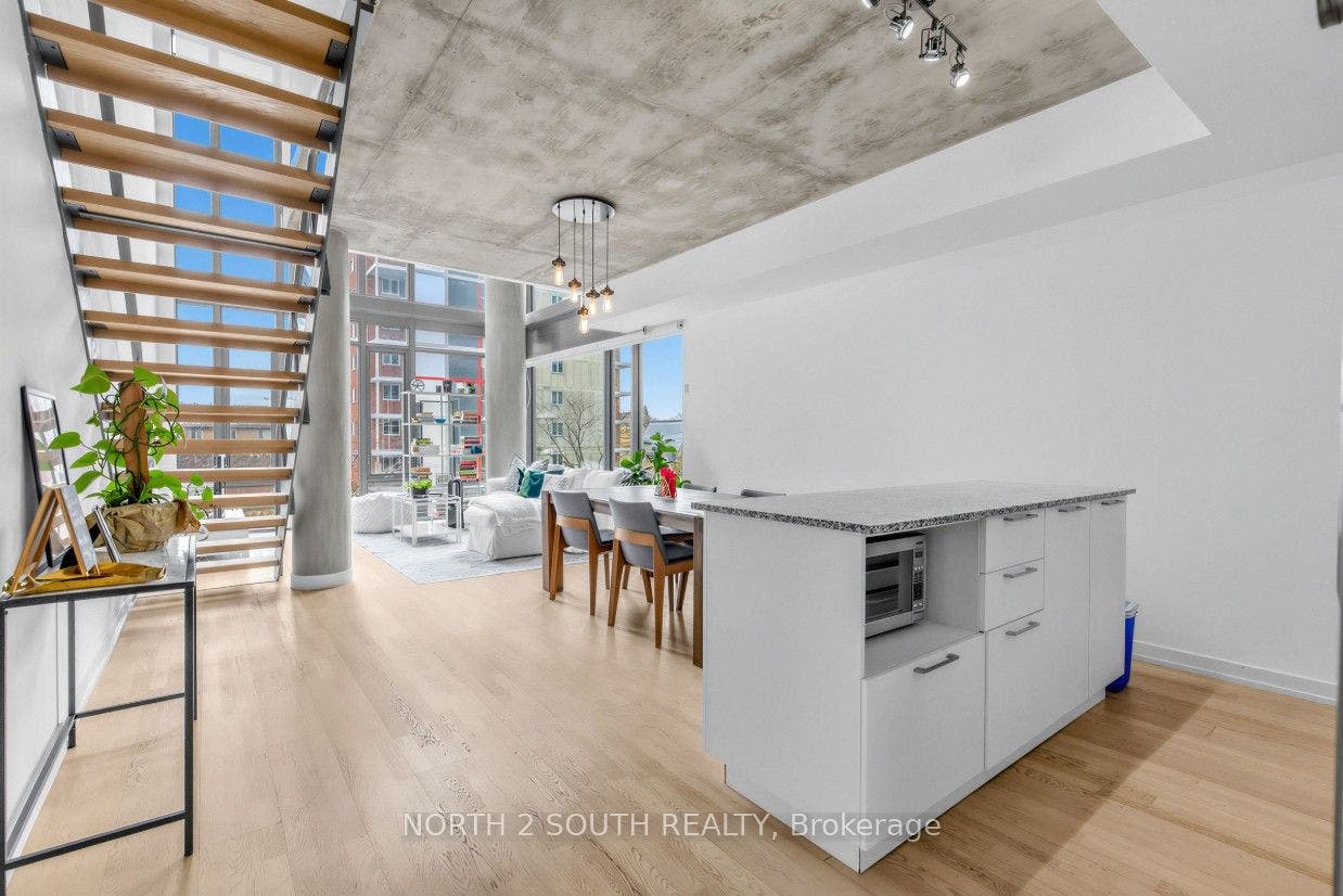 95 Bathurst Street, #225, Toronto C, Toronto ON M5V 0H7 95 Bathurst Street, #225, Toronto C, Toronto ON M5V 0H7