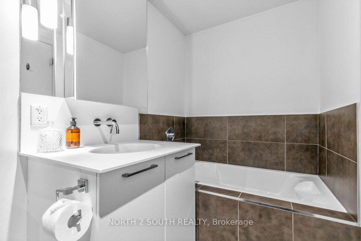 95 Bathurst Street, #225, Toronto C, Toronto ON M5V 0H7 95 Bathurst Street, #225, Toronto C, Toronto ON M5V 0H7
