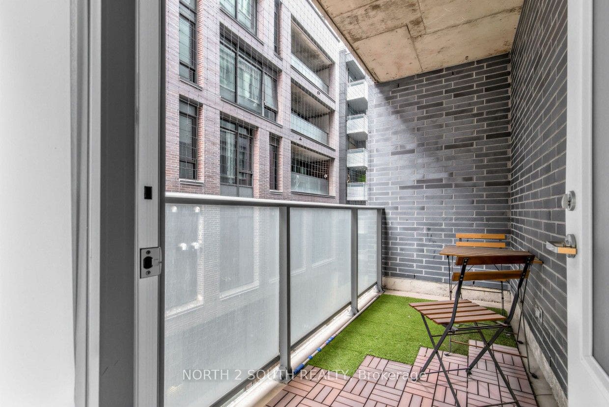 95 Bathurst Street, #225, Toronto C, Toronto ON M5V 0H7 95 Bathurst Street, #225, Toronto C, Toronto ON M5V 0H7