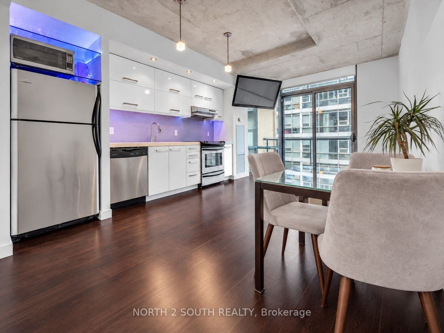 55 Stewart Street, #524, Toronto C, Toronto ON M5V 2V1 55 Stewart Street, #524, Toronto C, Toronto ON M5V 2V1
