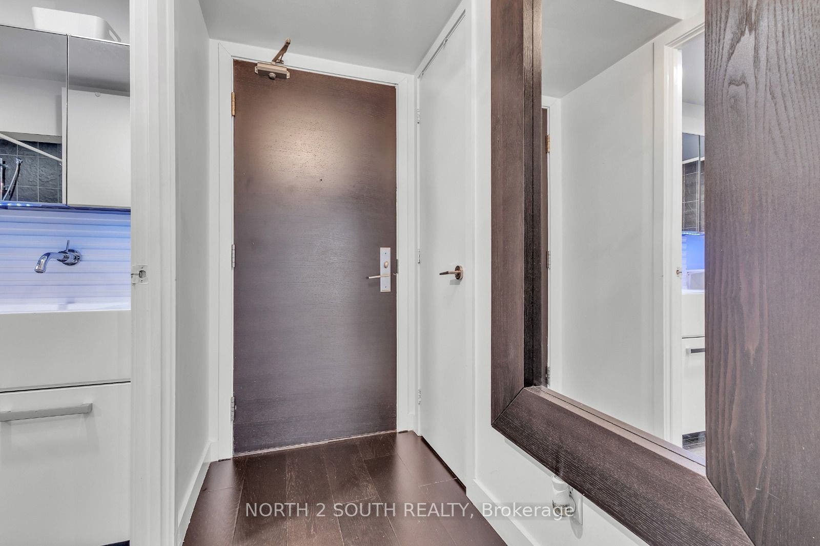 55 Stewart Street, #524, Toronto C, Toronto ON M5V 2V1 55 Stewart Street, #524, Toronto C, Toronto ON M5V 2V1