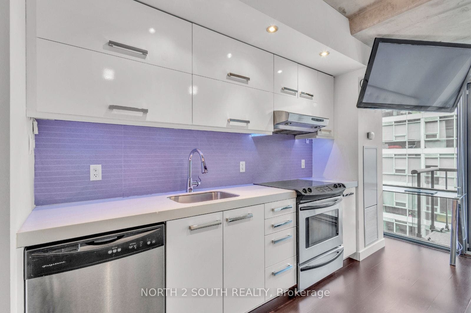 55 Stewart Street, #524, Toronto C, Toronto ON M5V 2V1 55 Stewart Street, #524, Toronto C, Toronto ON M5V 2V1