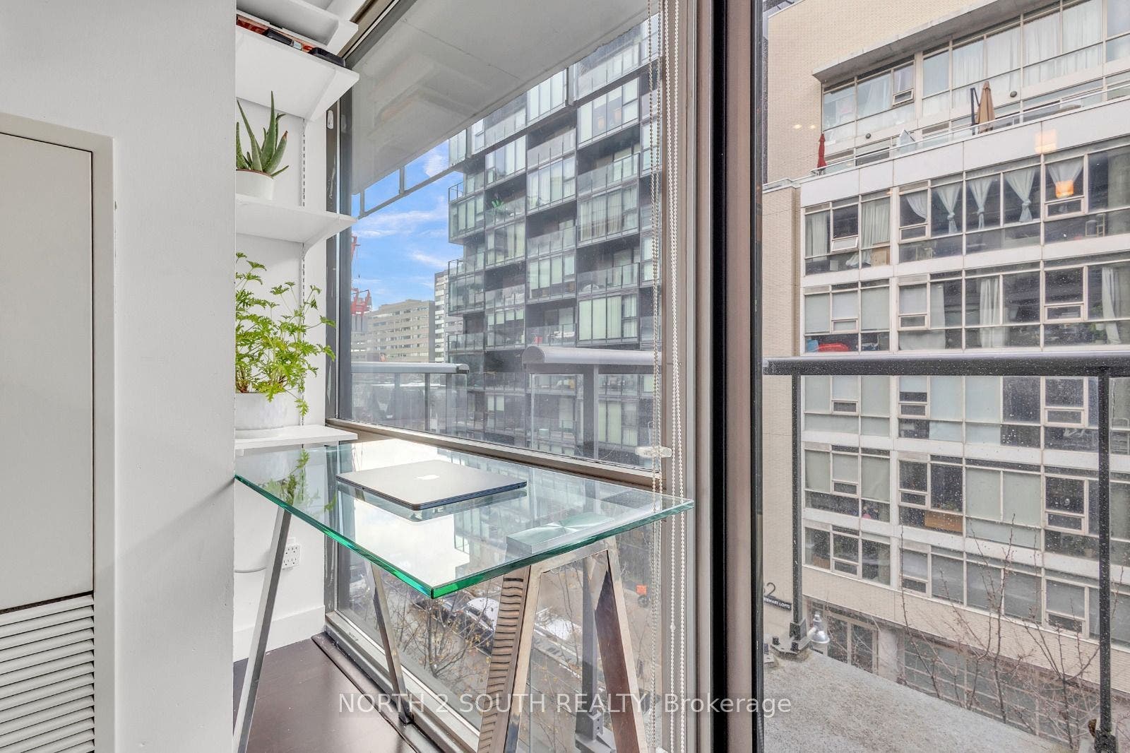 55 Stewart Street, #524, Toronto C, Toronto ON M5V 2V1 55 Stewart Street, #524, Toronto C, Toronto ON M5V 2V1