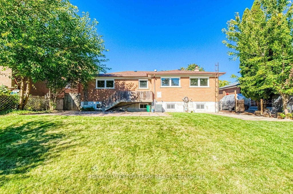 73 Houston Crescent, Toronto C15, Toronto C, Toronto ON M2J 3H7