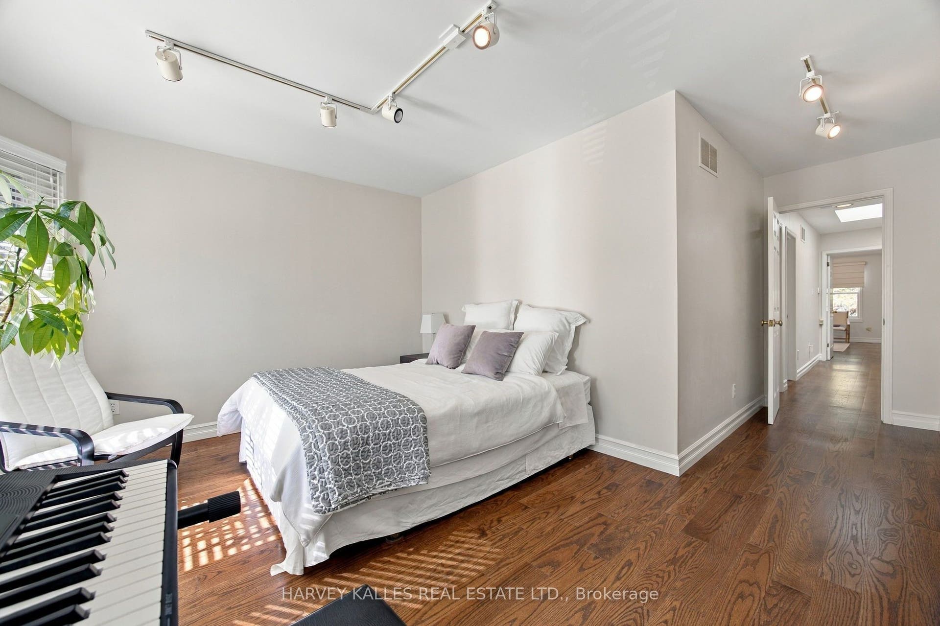 110 Glenforest Road, Toronto C, Toronto ON M4N 1Z9