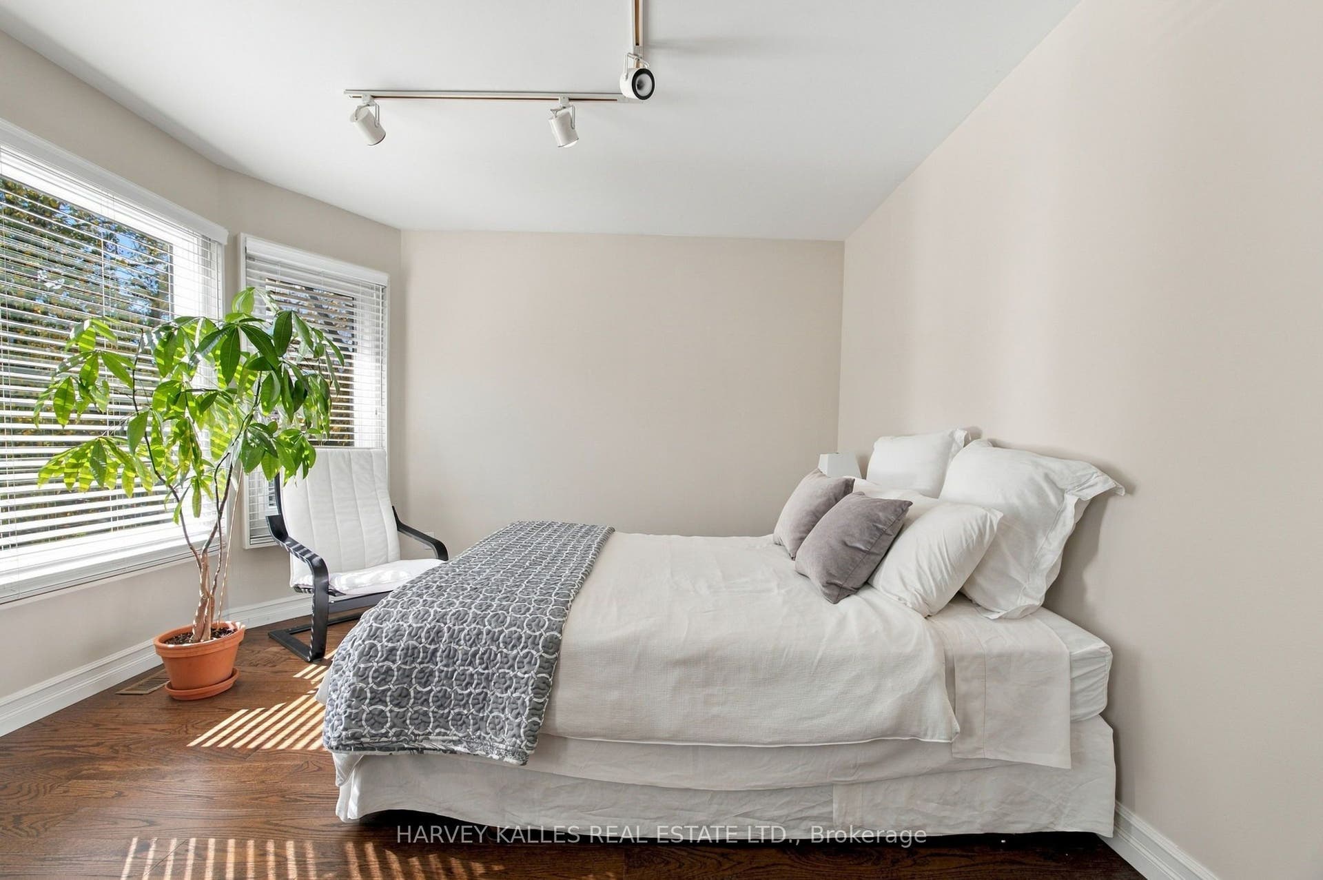 110 Glenforest Road, Toronto C, Toronto ON M4N 1Z9