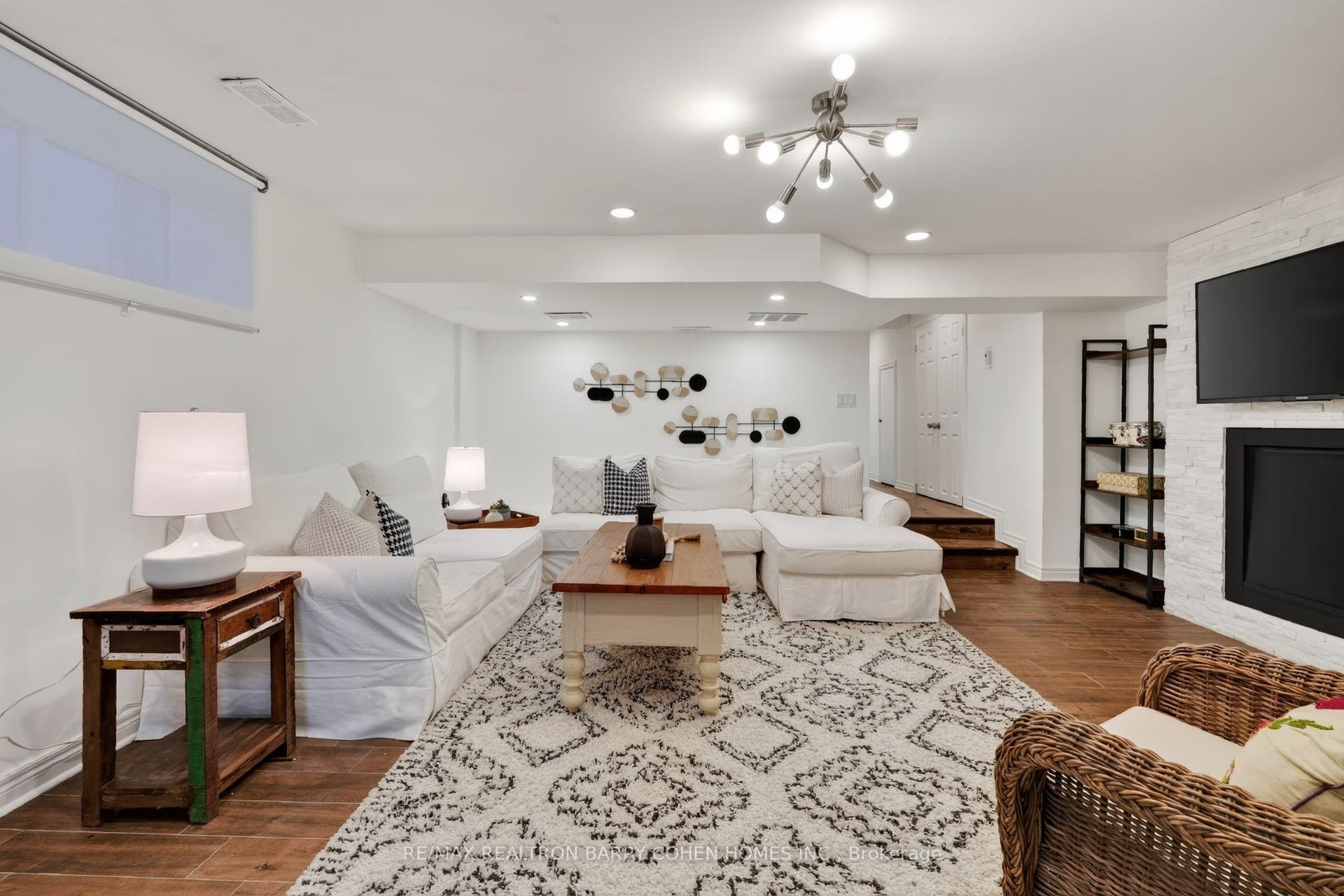 39 Romney Road, Toronto C, Toronto ON M3H 1H4