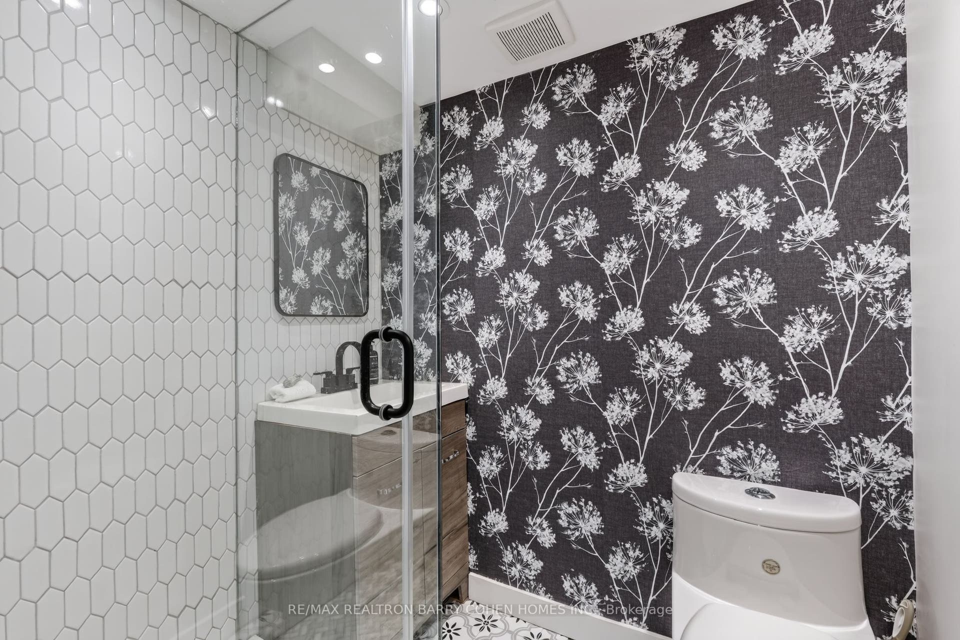 39 Romney Road, Toronto C, Toronto ON M3H 1H4