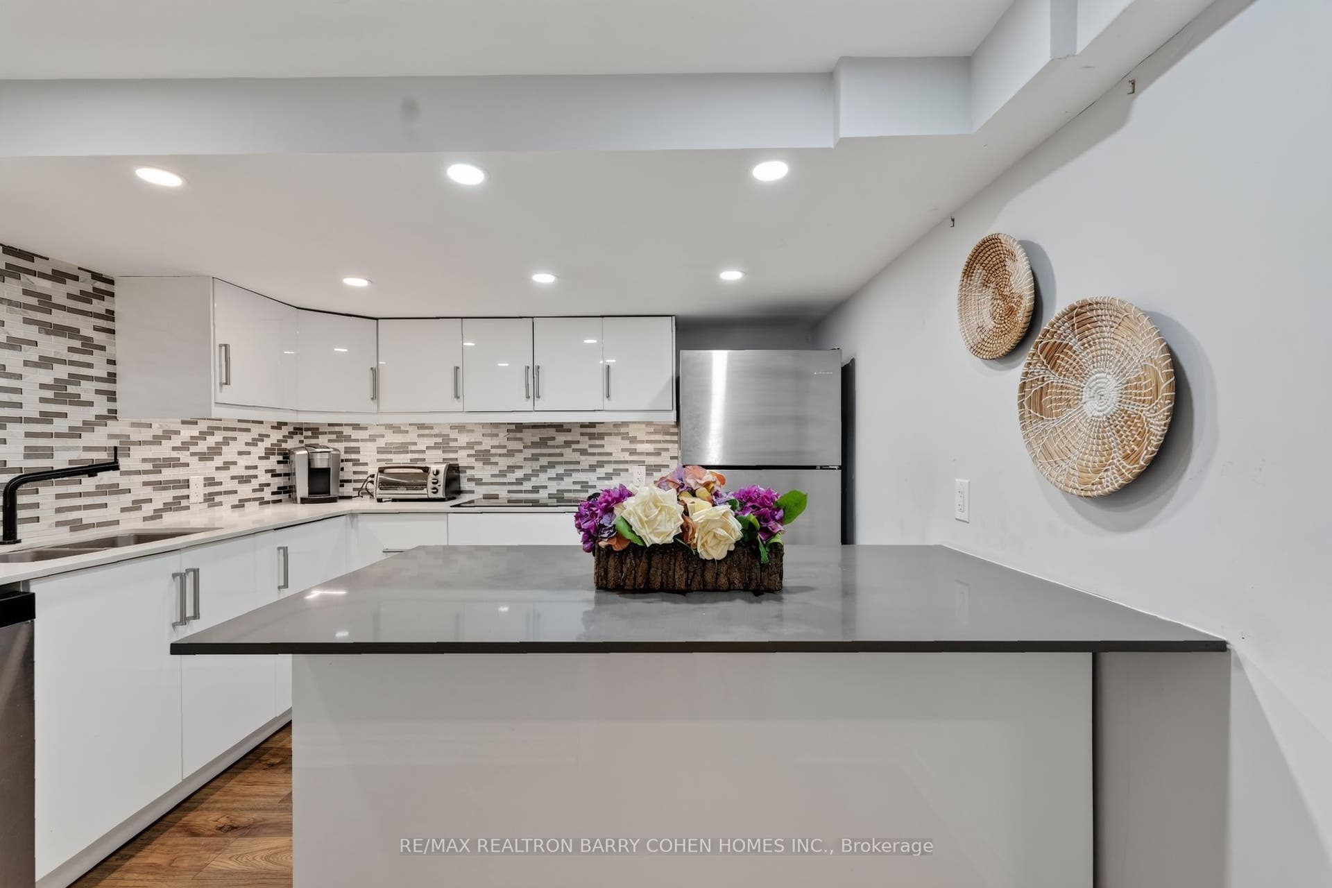 39 Romney Road, Toronto C, Toronto ON M3H 1H4