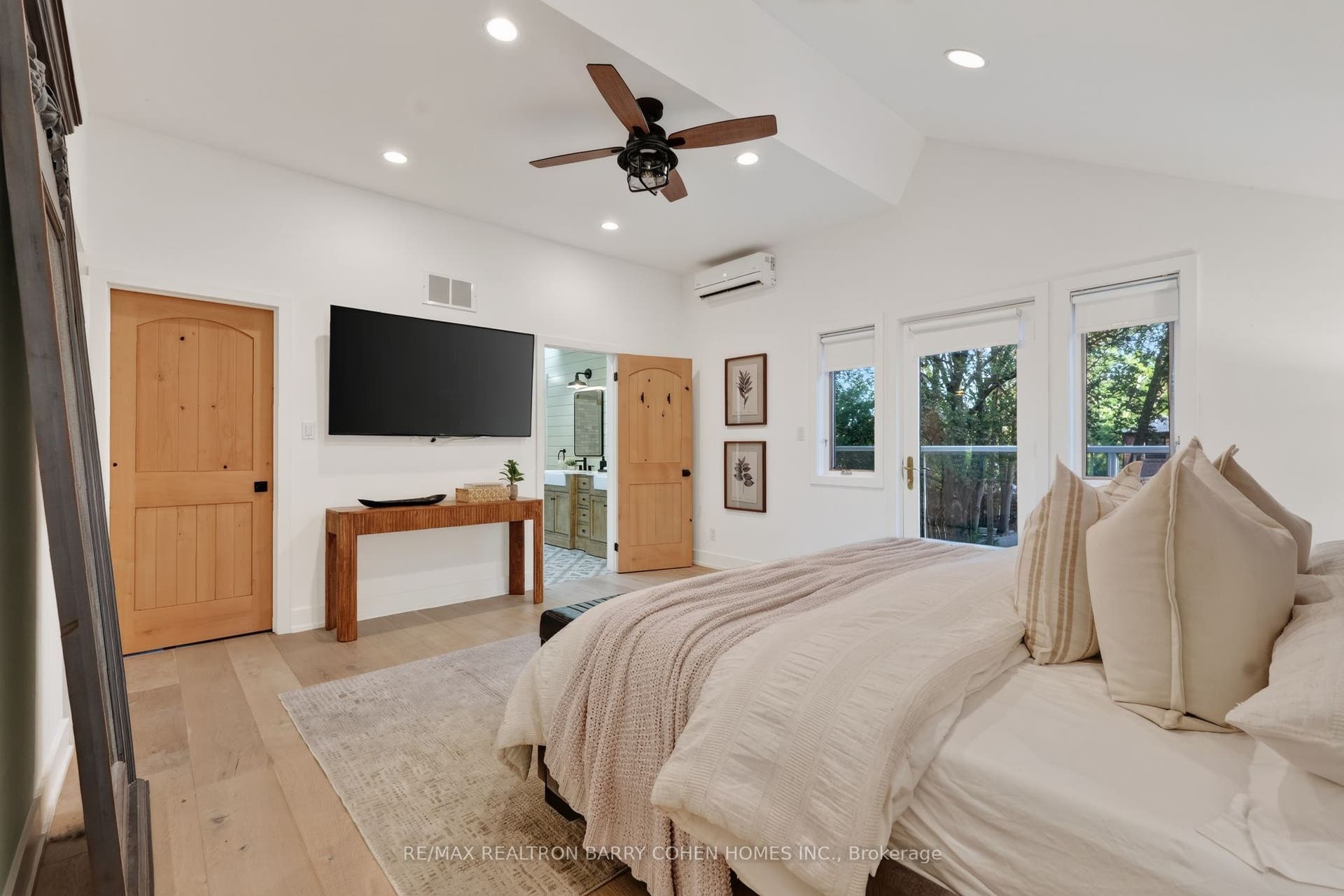 39 Romney Road, Toronto C, Toronto ON M3H 1H4