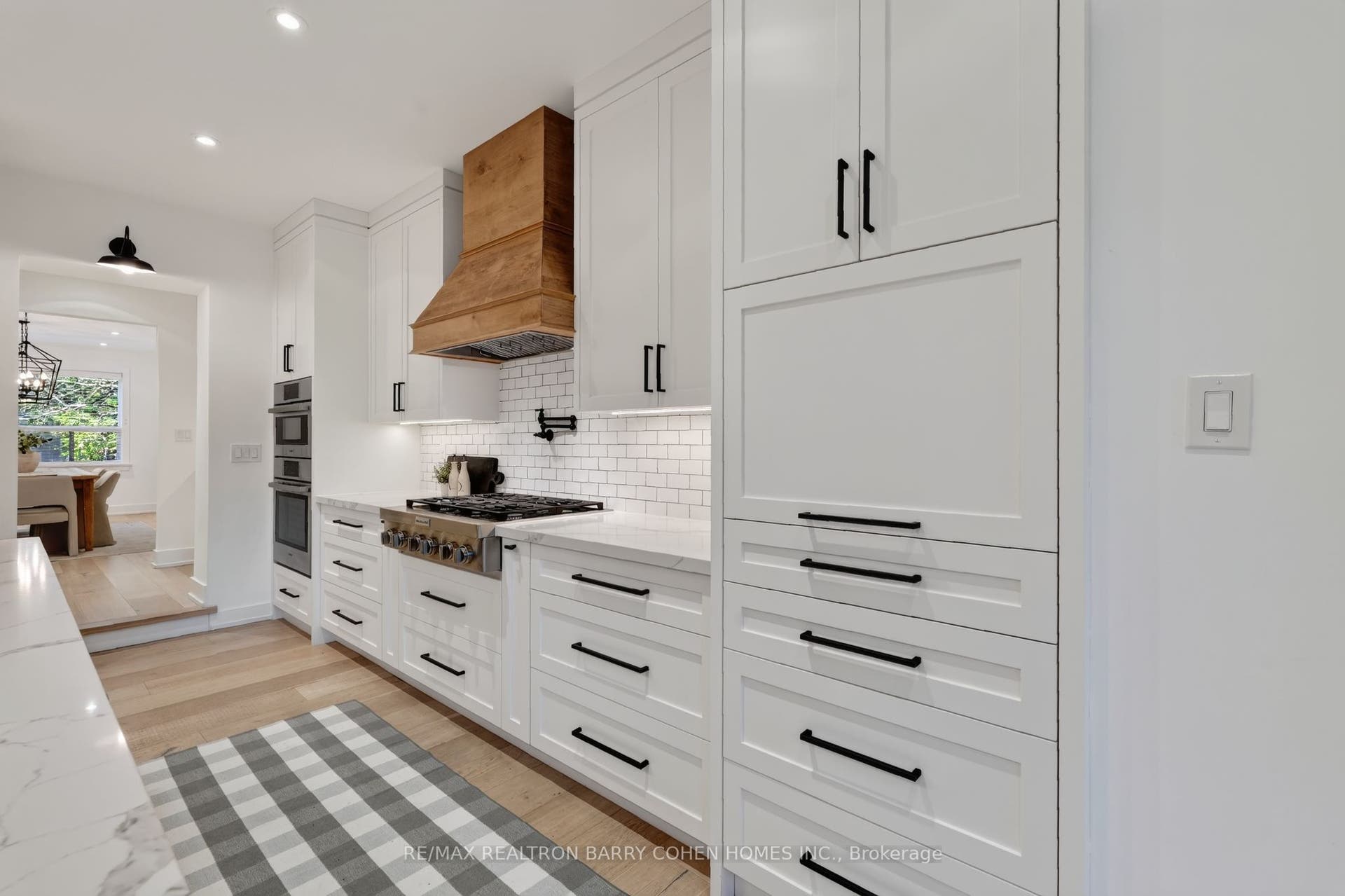 39 Romney Road, Toronto C, Toronto ON M3H 1H4