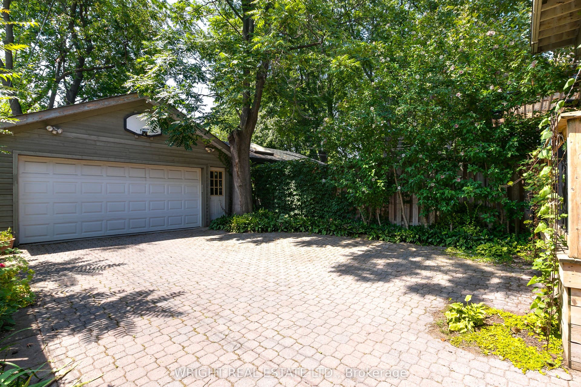 112 Albany Avenue, Toronto C, Toronto ON M5R 3C4