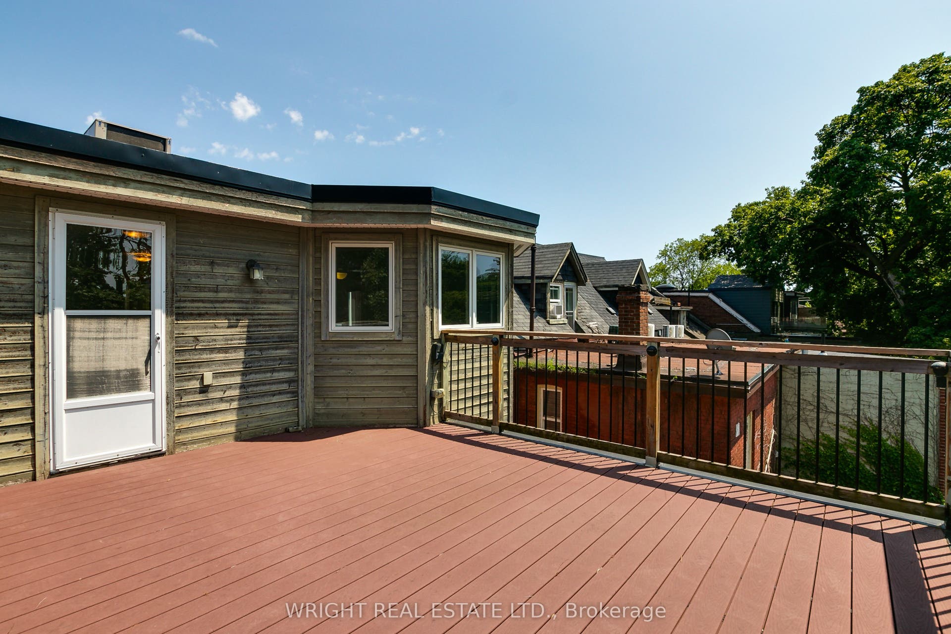 Huge sun drenched 3rd floor deck