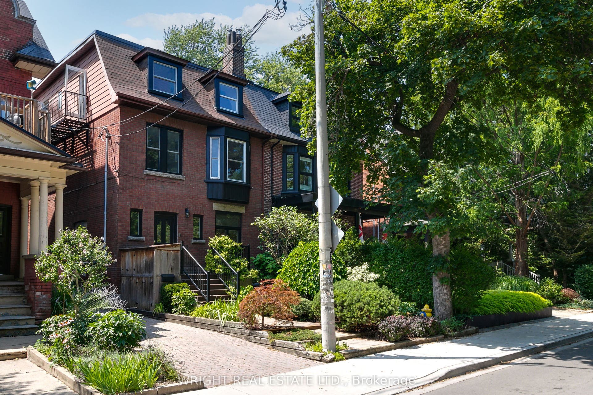 112 Albany Avenue, Toronto C, Toronto ON M5R 3C4