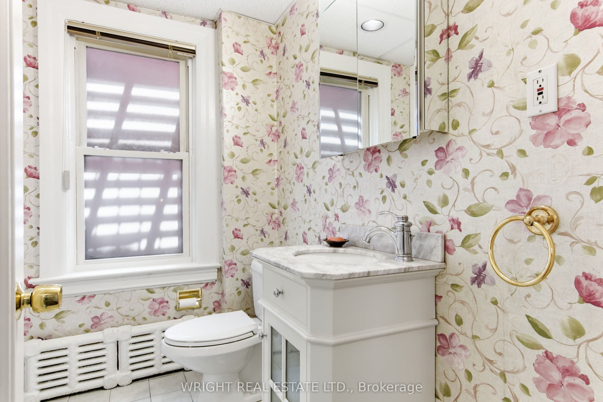 2nd floor powder room