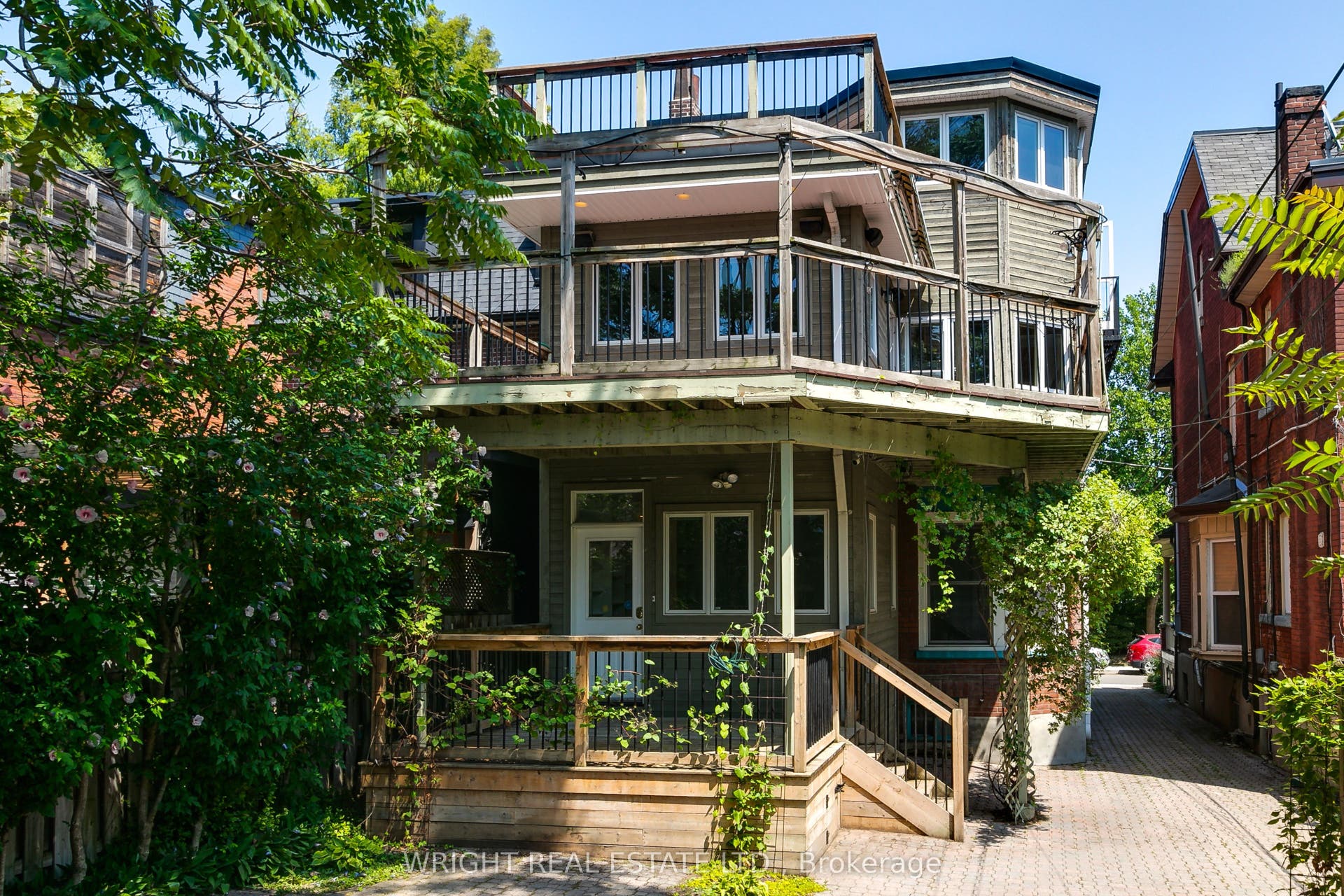 112 Albany Avenue, Toronto C, Toronto ON M5R 3C4