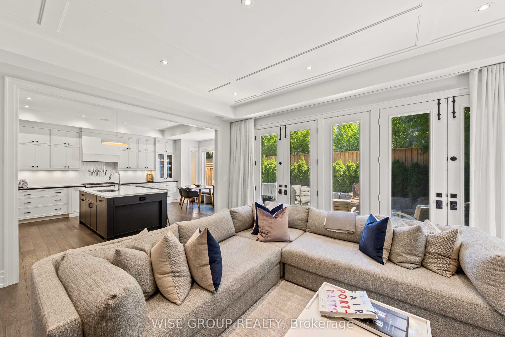 50 Sheldrake Boulevard, Toronto C10, Toronto C, Toronto ON M4P 2B3