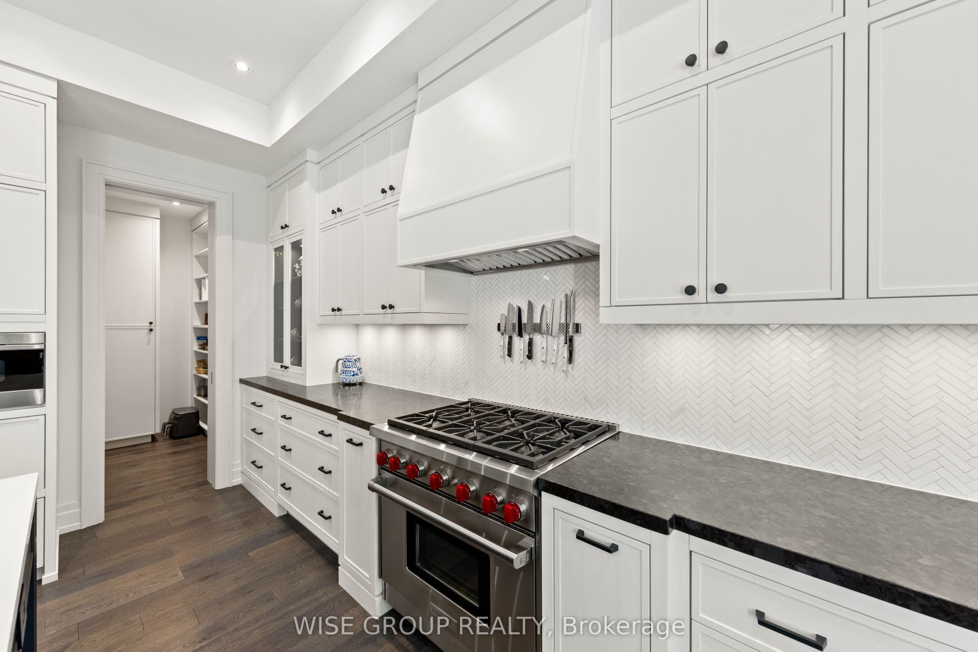 50 Sheldrake Boulevard, Toronto C10, Toronto C, Toronto ON M4P 2B3