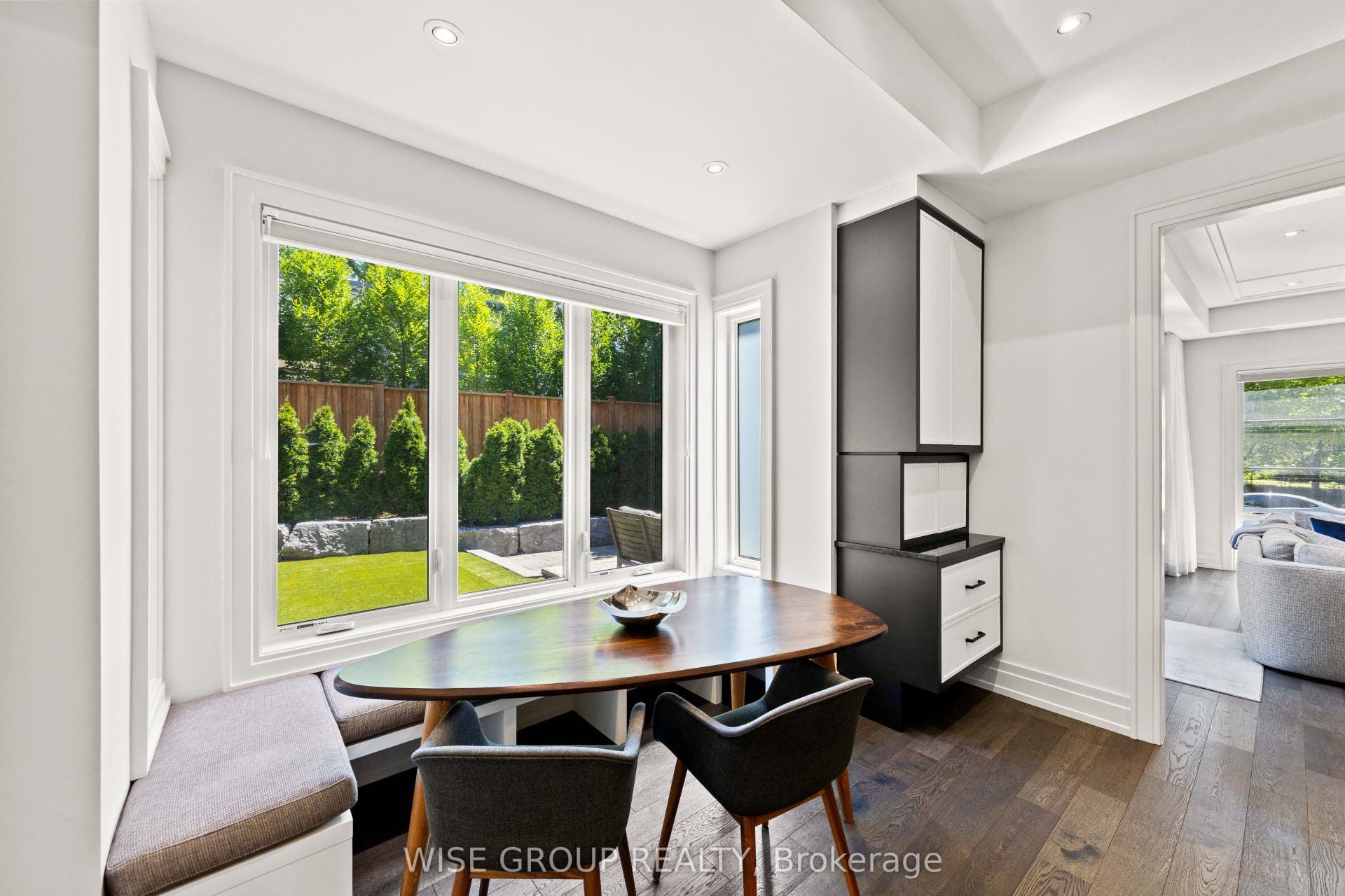 50 Sheldrake Boulevard, Toronto C10, Toronto C, Toronto ON M4P 2B3