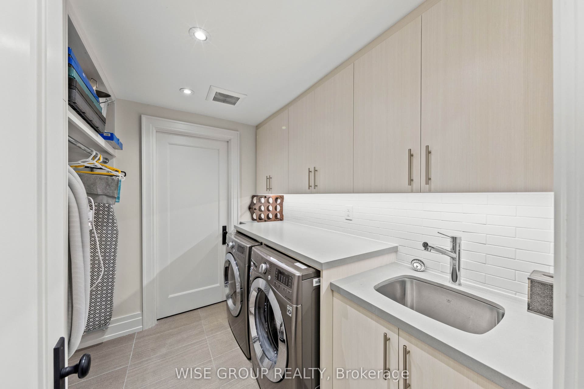 50 Sheldrake Boulevard, Toronto C10, Toronto C, Toronto ON M4P 2B3