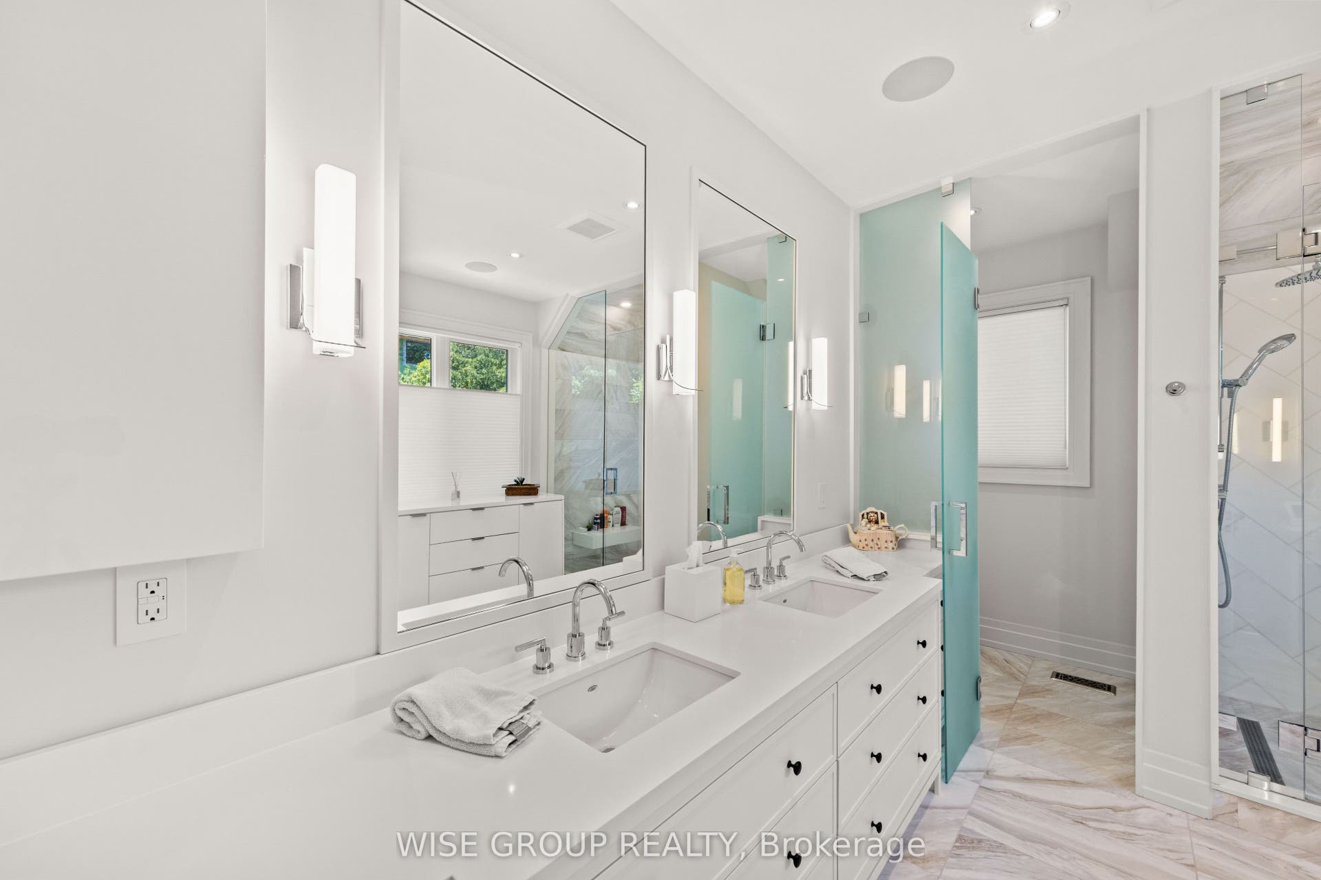 50 Sheldrake Boulevard, Toronto C10, Toronto C, Toronto ON M4P 2B3