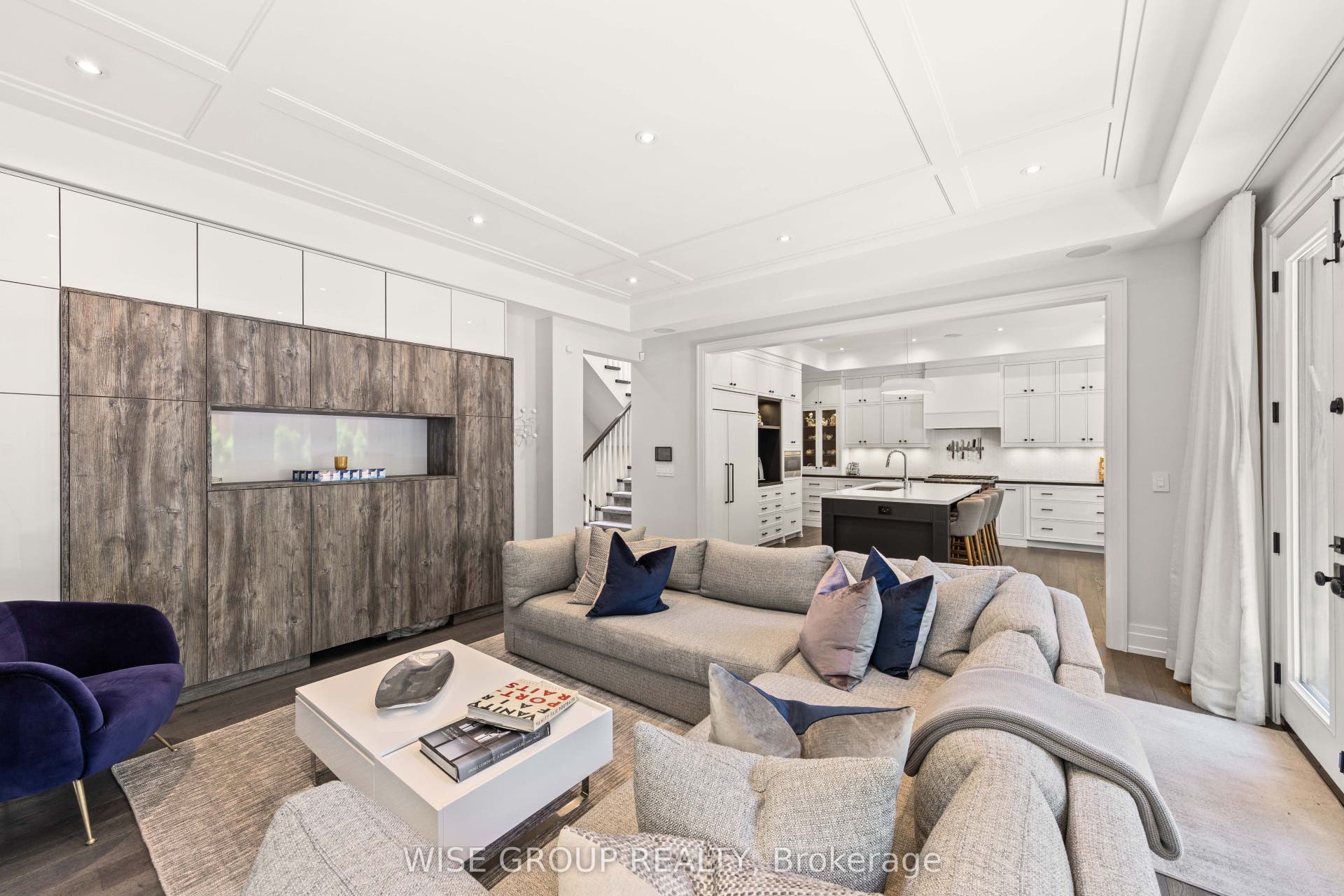 50 Sheldrake Boulevard, Toronto C10, Toronto C, Toronto ON M4P 2B3