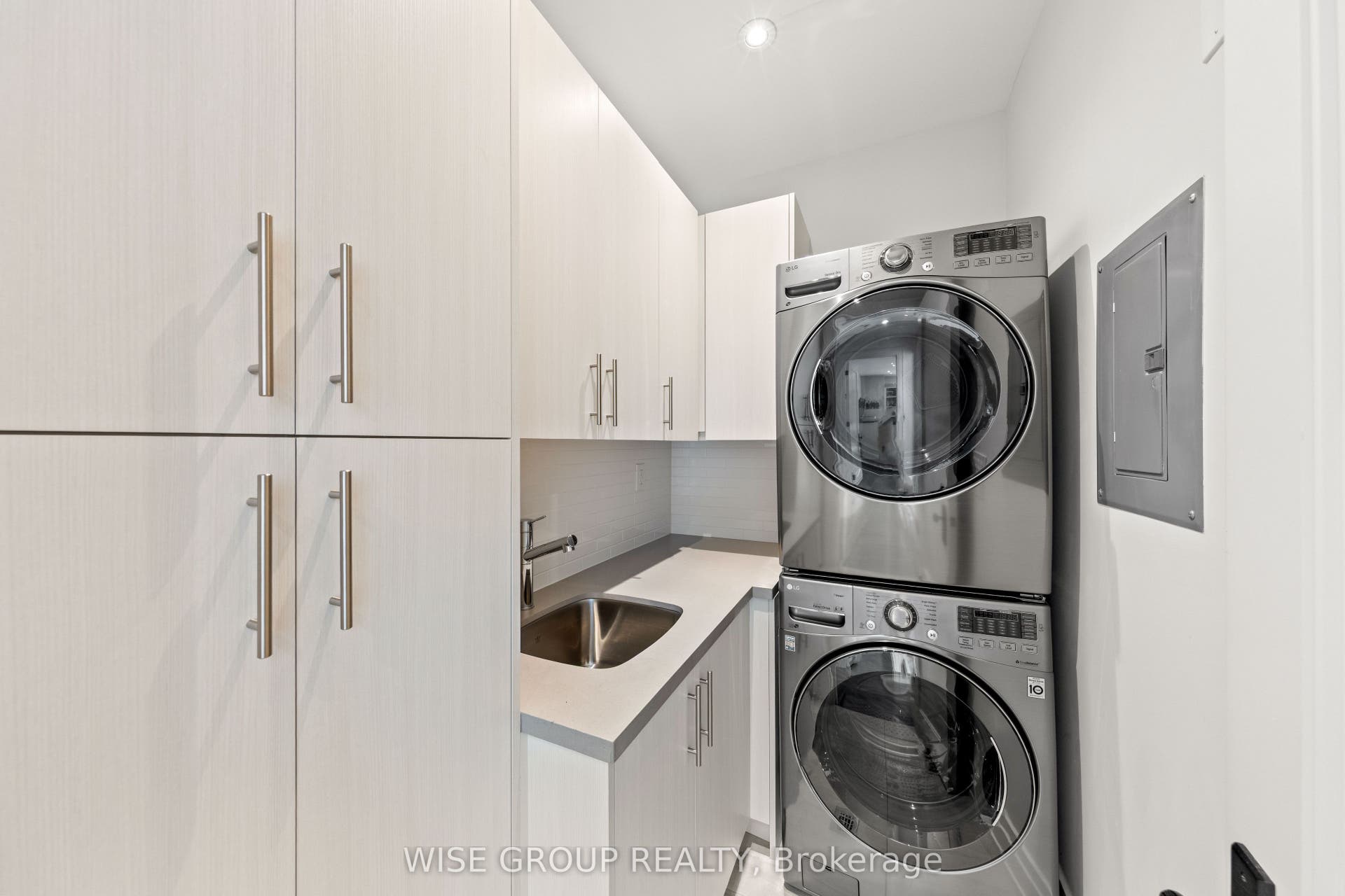 50 Sheldrake Boulevard, Toronto C10, Toronto C, Toronto ON M4P 2B3