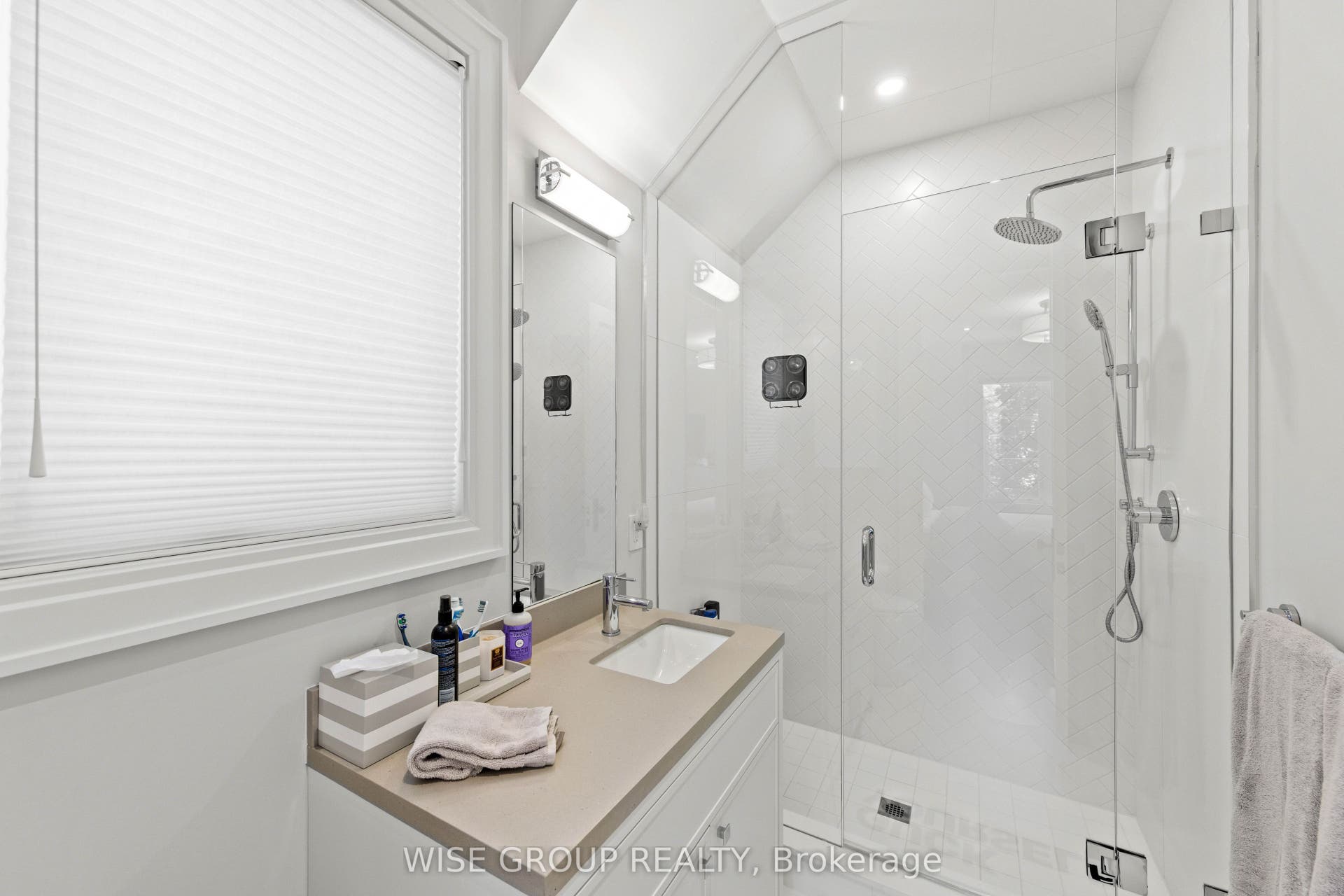 50 Sheldrake Boulevard, Toronto C10, Toronto C, Toronto ON M4P 2B3