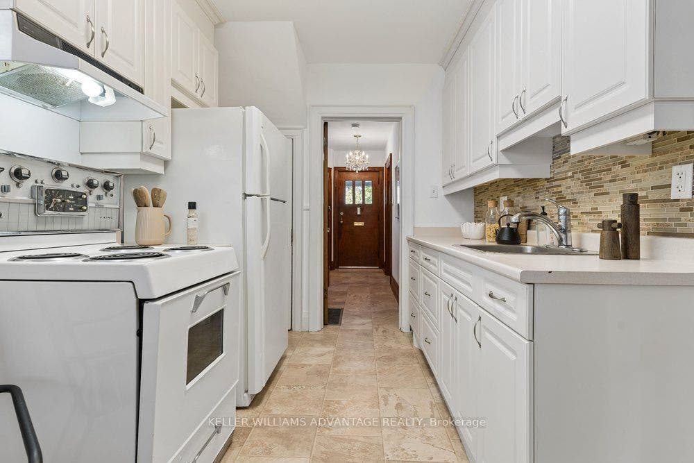 55 Snowdon Avenue, Toronto C, Toronto ON M4N 2A7
