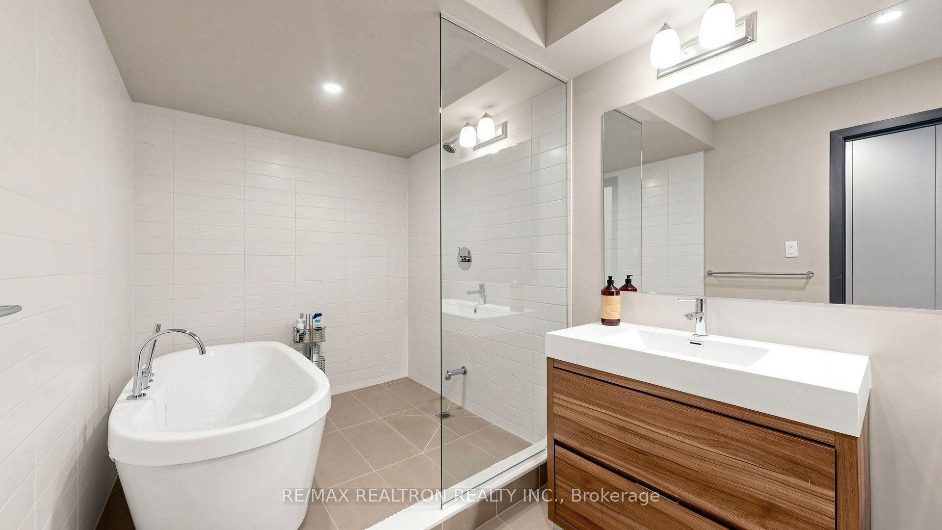 48 Hooyo Terrace, Toronto C, Toronto ON M6A 0E2