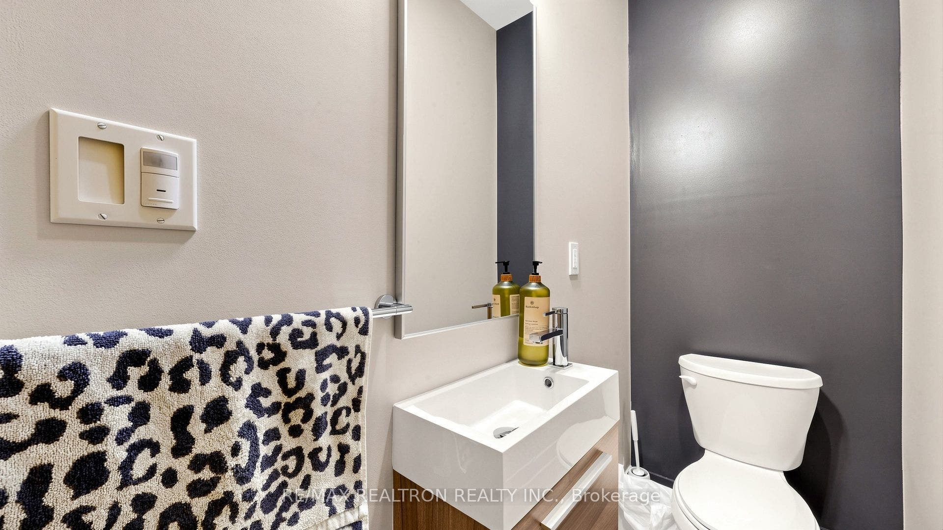 48 Hooyo Terrace, Toronto C, Toronto ON M6A 0E2
