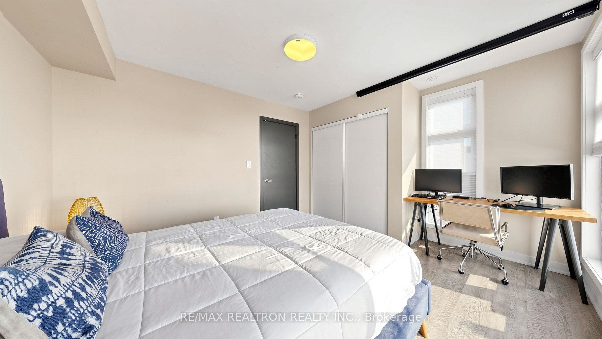 48 Hooyo Terrace, Toronto C, Toronto ON M6A 0E2