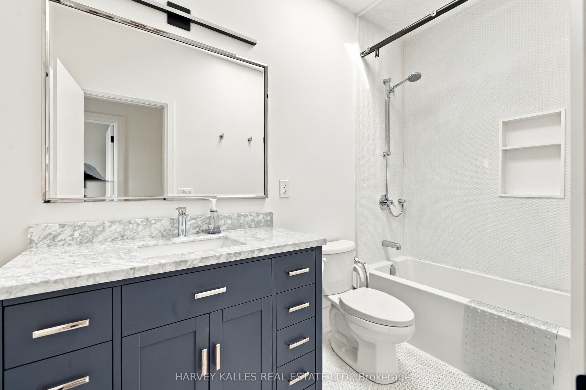 57 Roseneath Gardens, Toronto C, Toronto ON M6C 3X5