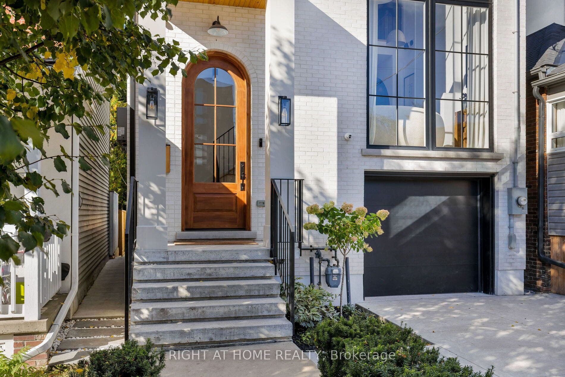 174 Cedric Avenue, Toronto C, Toronto ON M6C 3X8