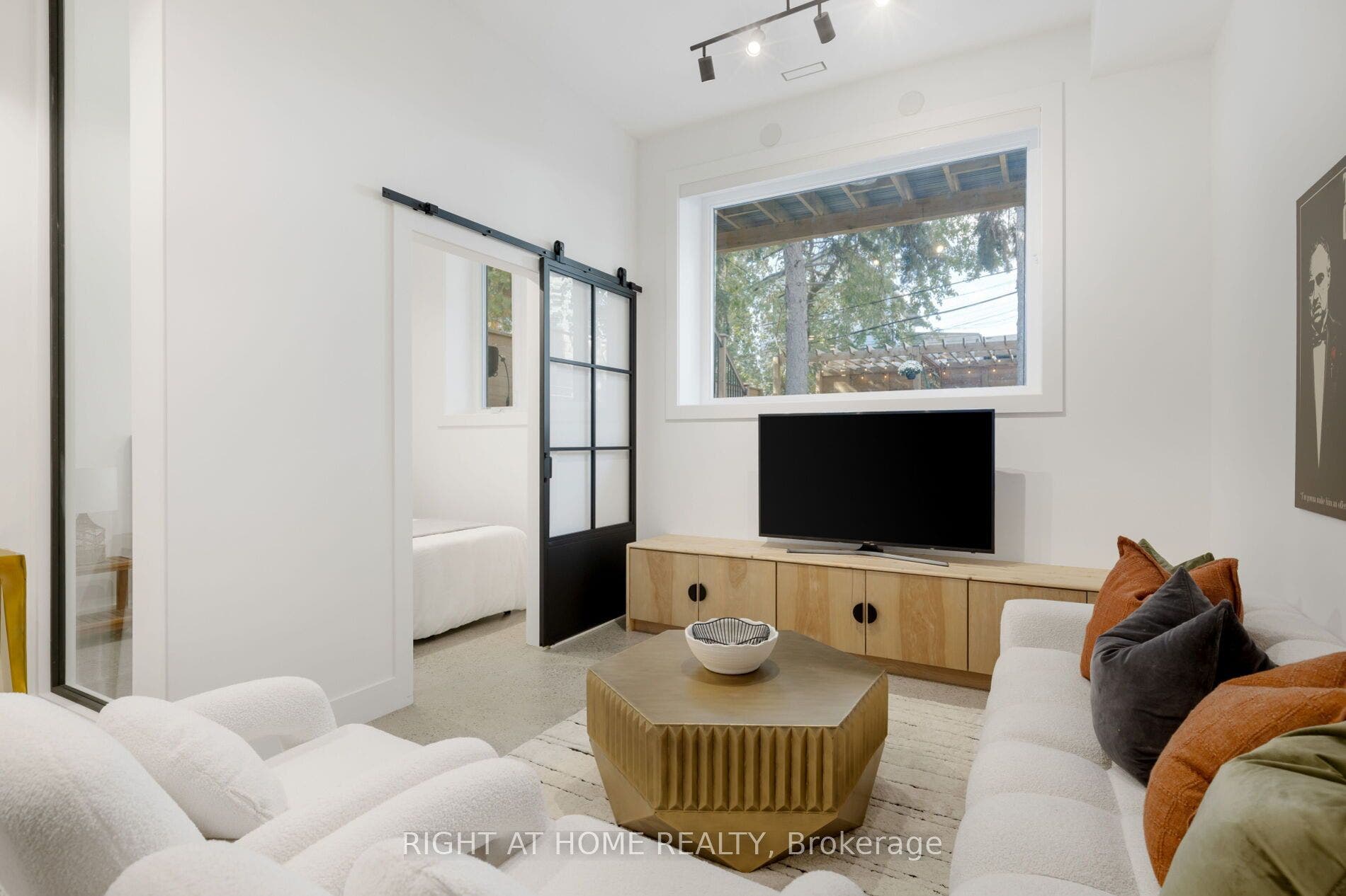 174 Cedric Avenue, Toronto C, Toronto ON M6C 3X8