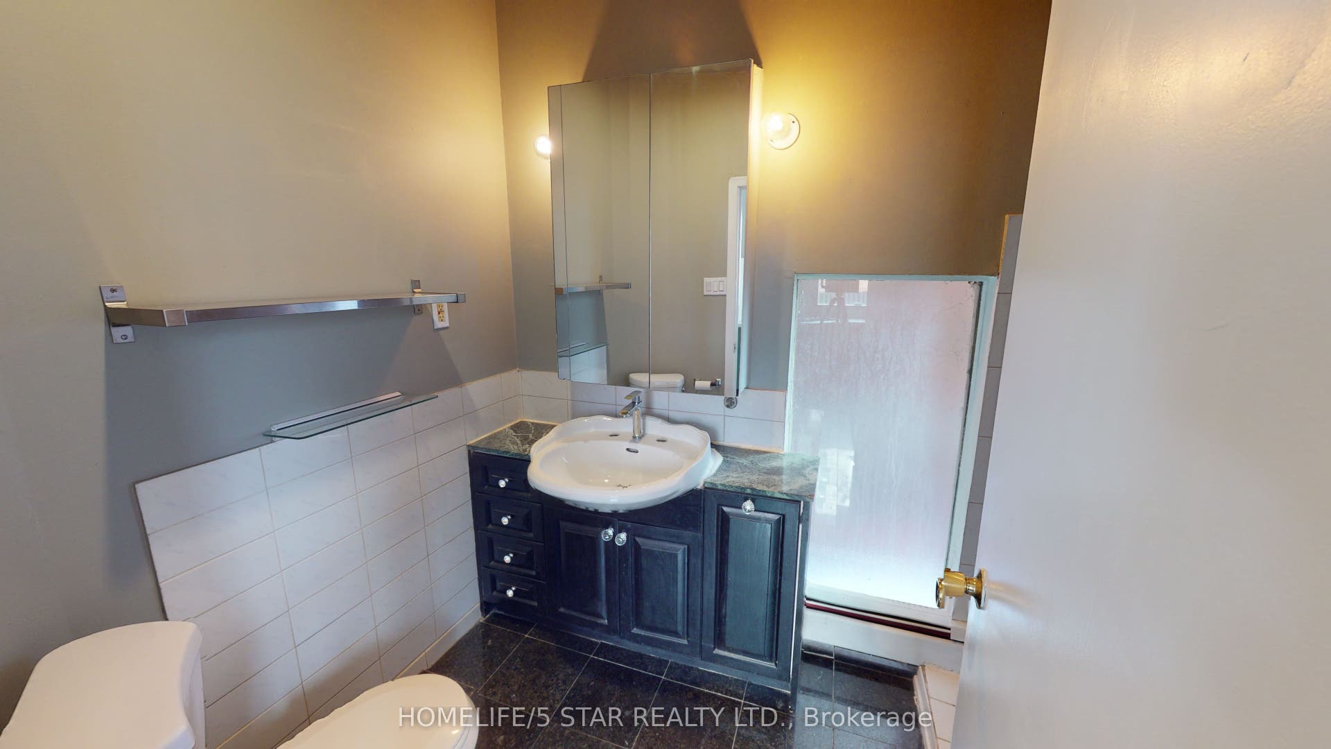 642 Dovercourt Road, #Apt 1, Toronto C, Toronto ON M6H 2W6 642 Dovercourt Road, #Apt 1, Toronto C, Toronto ON M6H 2W6