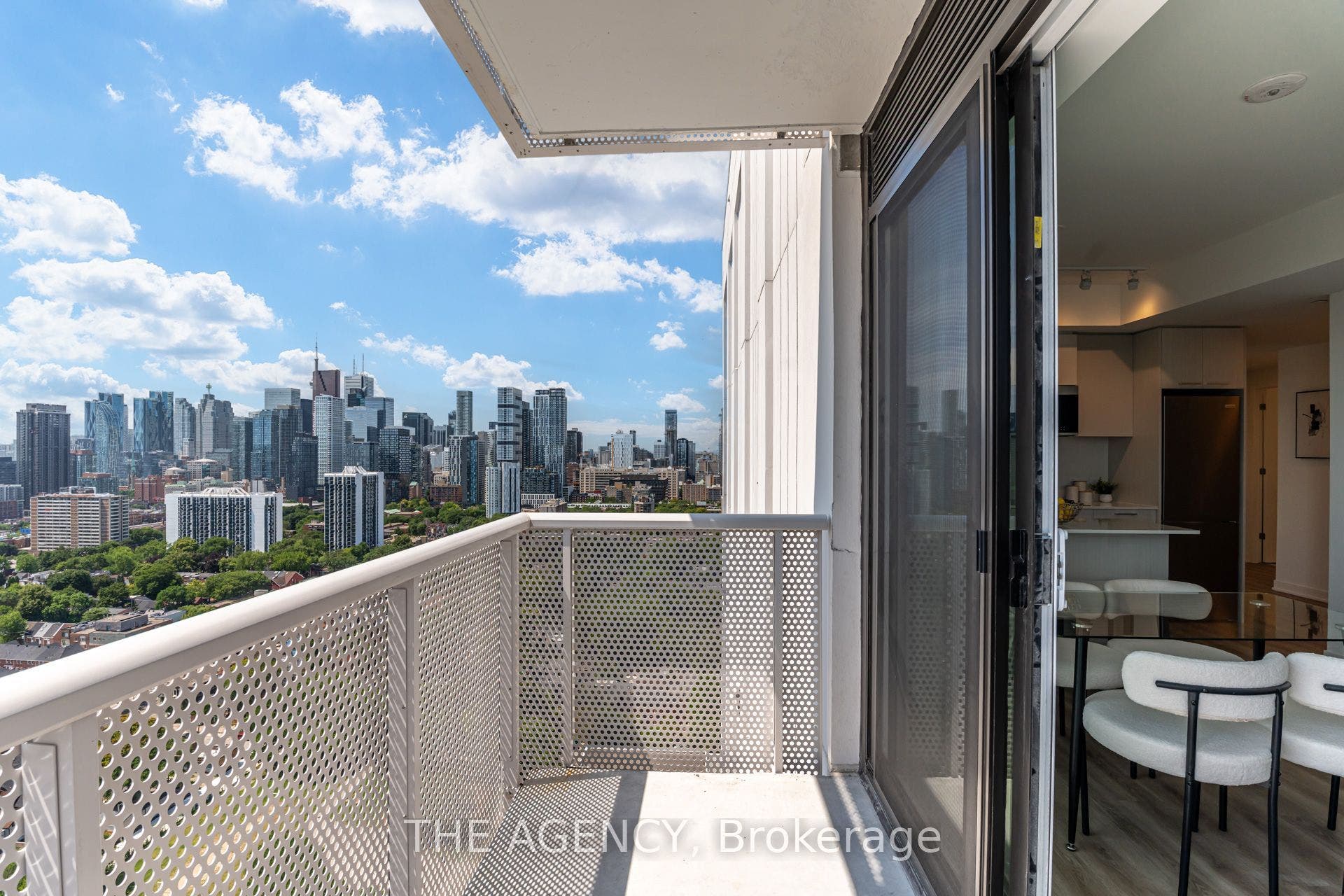10 Oak Street, #2403, Toronto C, Toronto ON M5A 0Z1 10 Oak Street, #2403, Toronto C, Toronto ON M5A 0Z1