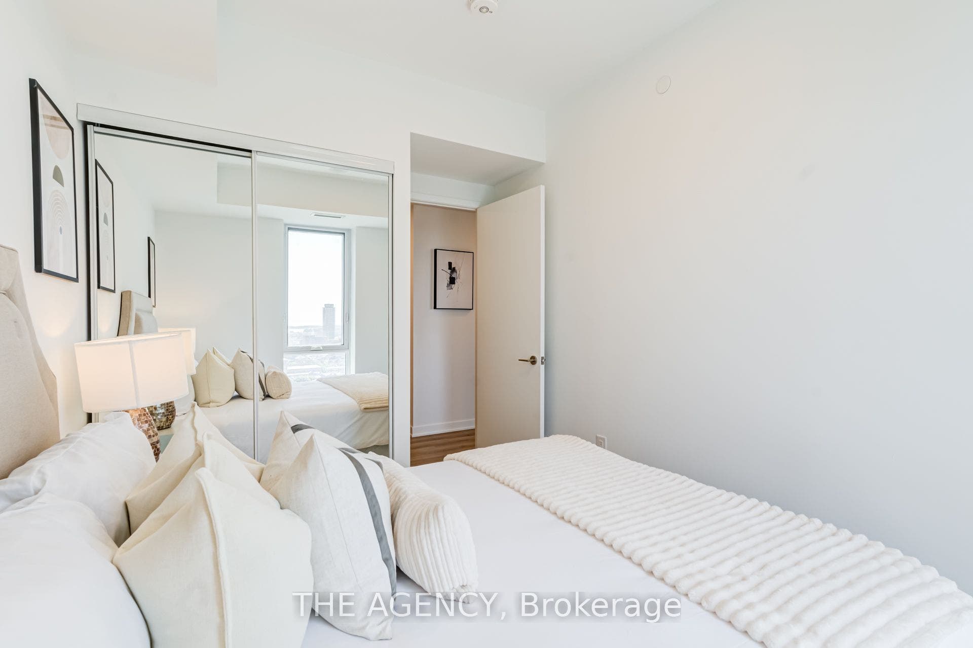 10 Oak Street, #2403, Toronto C, Toronto ON M5A 0Z1 10 Oak Street, #2403, Toronto C, Toronto ON M5A 0Z1