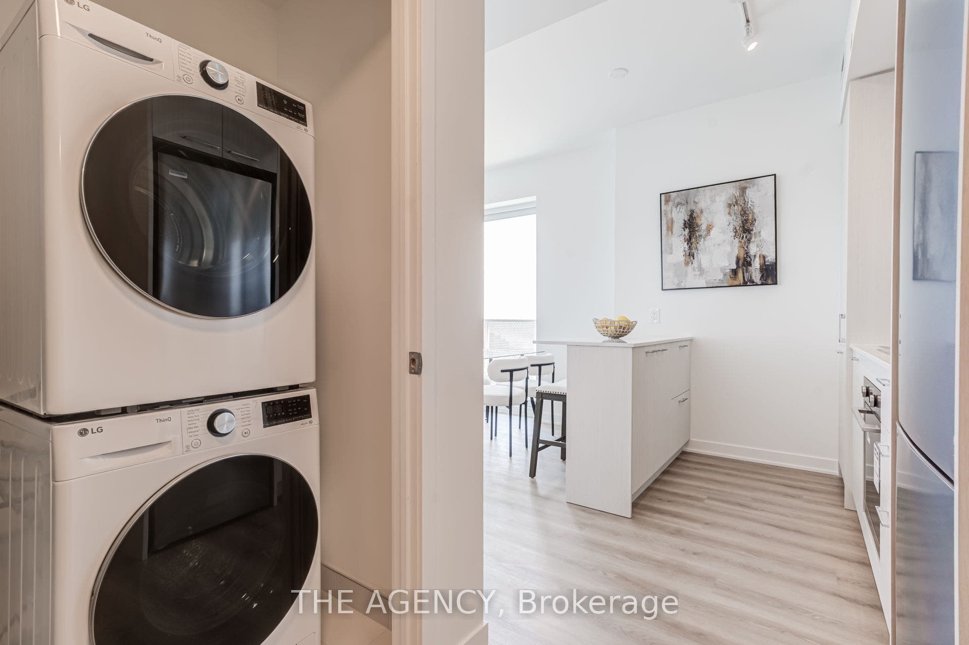 10 Oak Street, #2403, Toronto C, Toronto ON M5A 0Z1 10 Oak Street, #2403, Toronto C, Toronto ON M5A 0Z1
