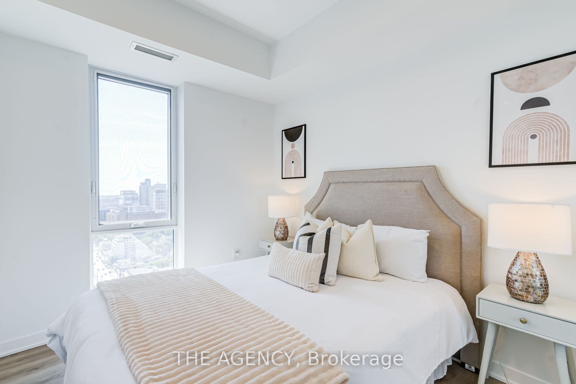 10 Oak Street, #2403, Toronto C, Toronto ON M5A 0Z1 10 Oak Street, #2403, Toronto C, Toronto ON M5A 0Z1
